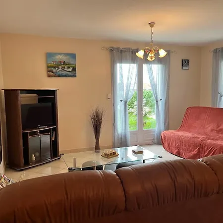 Holiday home Maison Calme Proche Et Commerces A